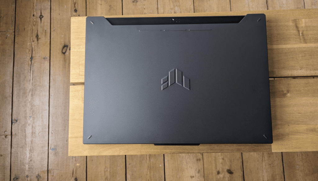 Asus FX507ZC4-HN081W Review back